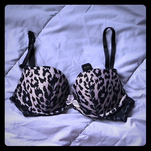Victoria's Secret Bra - Picture 1 of 8